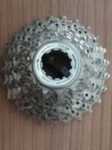 Shimano 105 10v Cassette Drivetrain & Pedals usato