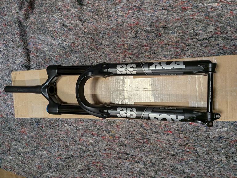 Used Fox 38 Elite Grip 2 170 29" bike — image 5 of 5