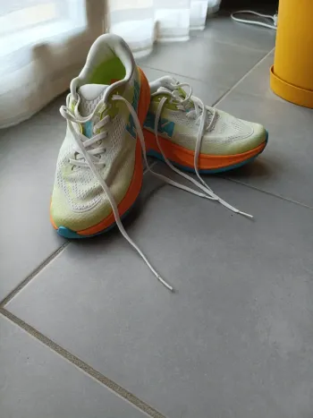 Gebrauchtes Orange Hoka Running Shoes bike — Bild 2 von 2
