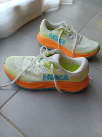Gebrauchtes Orange Hoka Running Shoes bike