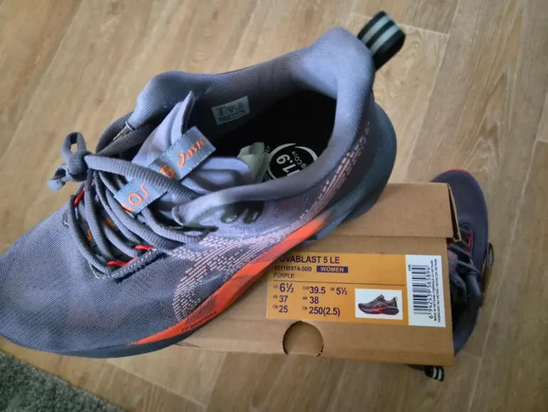 Asics Novablast 5 LE bike de segunda mano — imagen 3 de 5