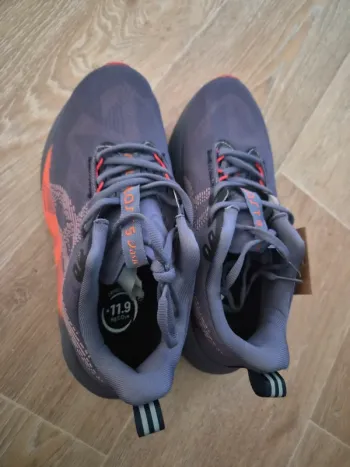 Asics Novablast 5 LE bike de segunda mano — imagen 2 de 5