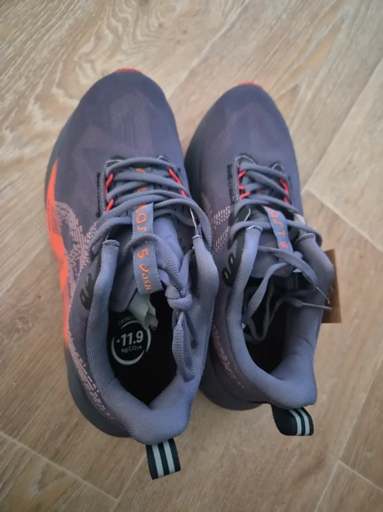 Asics Novablast 5 LE bike de segunda mano — imagen 2 de 5