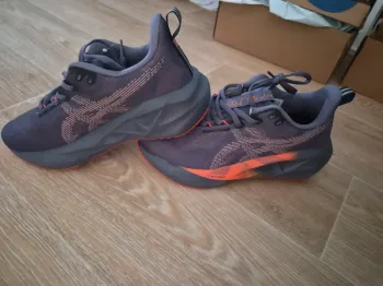 Asics Novablast 5 LE bike de segunda mano