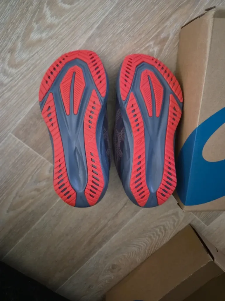 Asics Novablast 5 LE bike de segunda mano — imagen 4 de 5