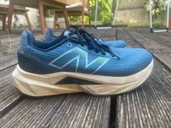 New Balance Fuelcell Propel v5 bike de segunda mano — imagen 2 de 5