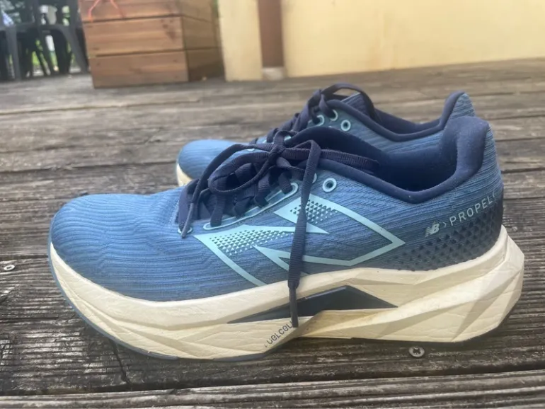 New Balance Fuelcell Propel v5 bike de segunda mano — imagen 3 de 5