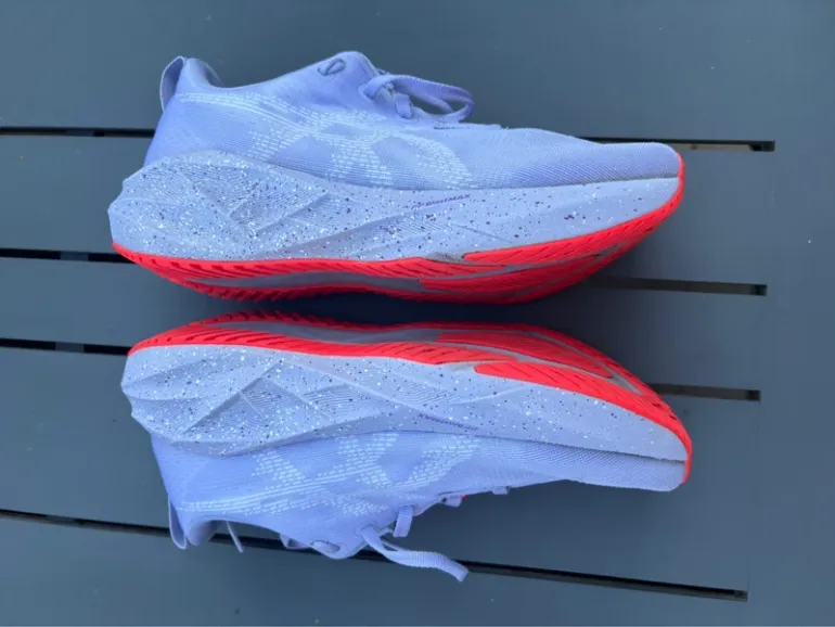 Tweedehands Asics Novablast 5 Tokyo bike — afbeelding 3 van 6