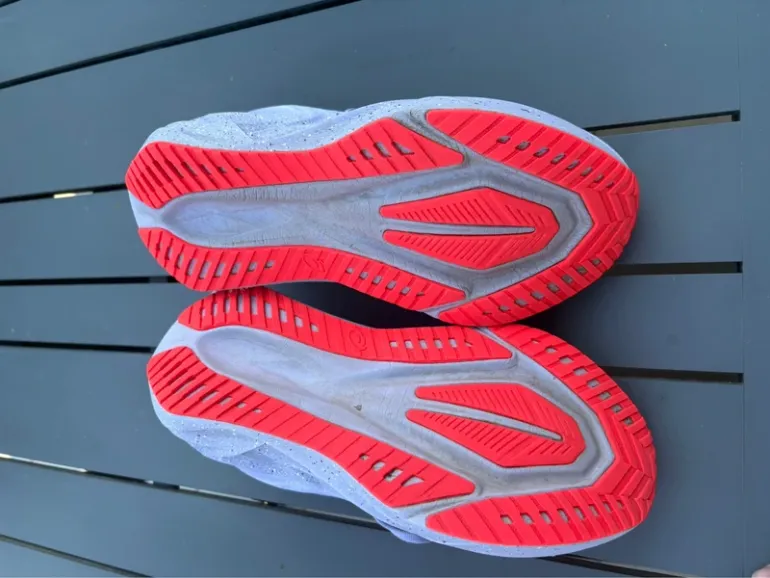 Tweedehands Asics Novablast 5 Tokyo bike — afbeelding 2 van 6