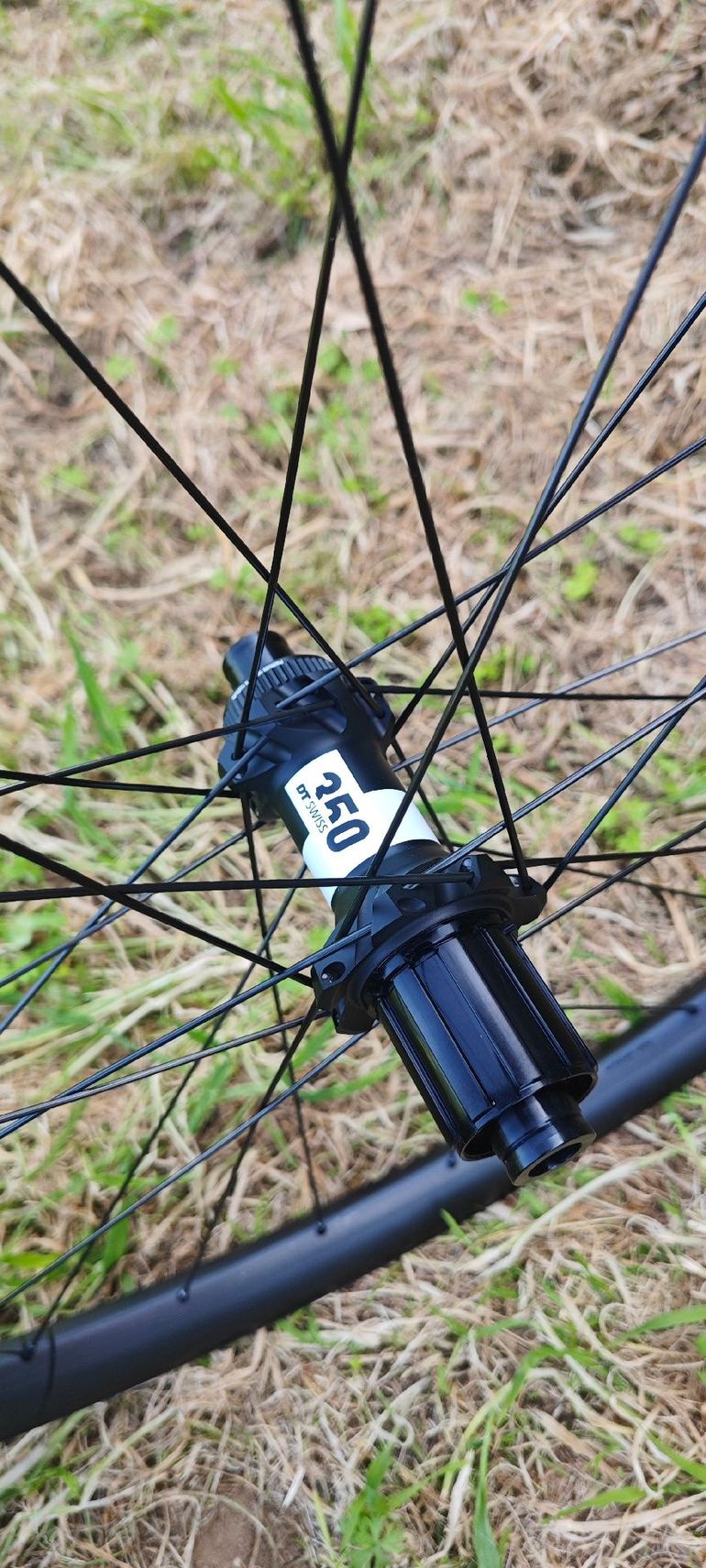 Used Dt Swiss Nextie Omega Supreme 2026 bike — image 4 of 9