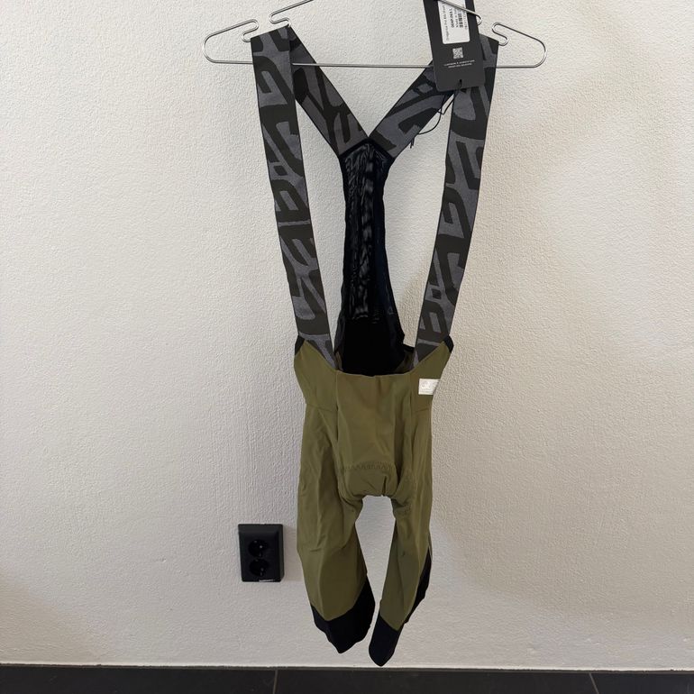 Used Q36.5 Gregarius Pro Bib Short L// NEW!! 50% OFF!! 2025 bike — image 1 of 2