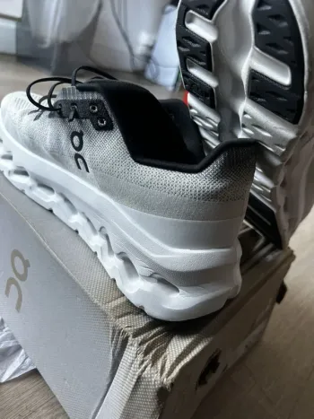 Gebrauchtes On Running shoes size 44 bike — Bild 4 von 5
