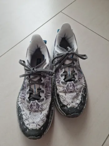 Tweedehands Hoka Schuhe bike