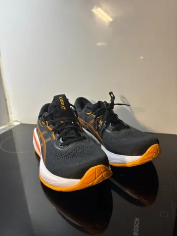 Tweedehands Asics Gel Cumulus 28 bike — afbeelding 2 van 4