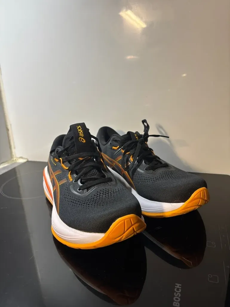 Tweedehands Asics Gel Cumulus 28 bike — afbeelding 2 van 4