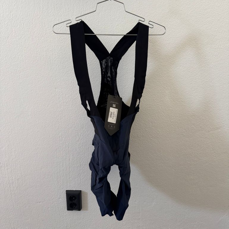 Used Q36.5 Adventure Cargo Bib Shorts Women M// NEW!! 50% OFF!! 2026 bike — image 1 of 2