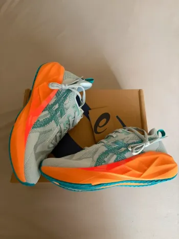Asics Novablast 5 bike usato — immagine 5 di 6
