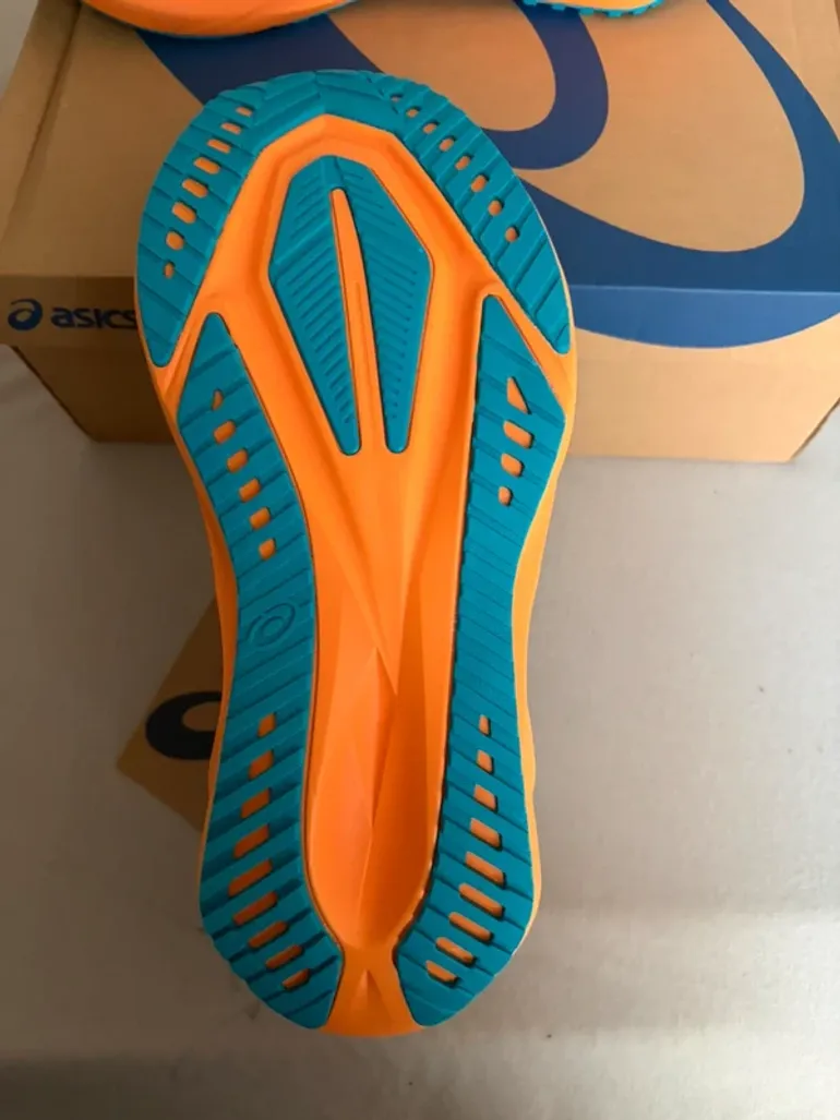 Asics Novablast 5 bike usato — immagine 4 di 6