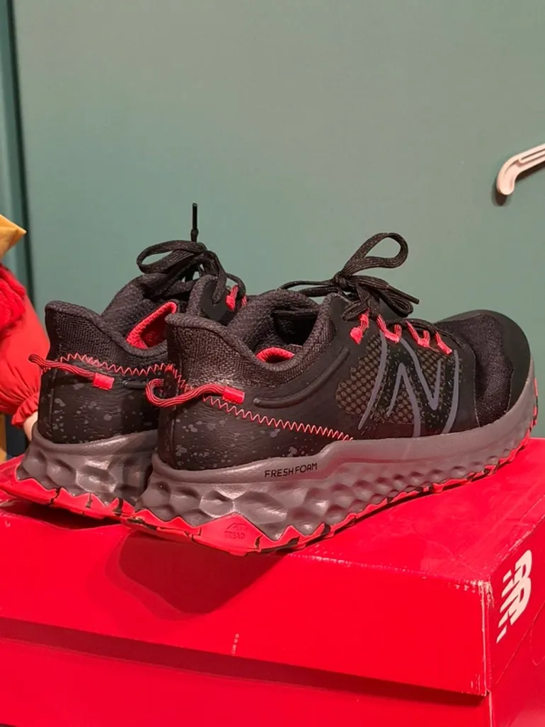 Used New Balance MTGAROLB bike — image 2 of 6