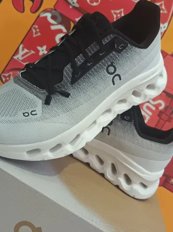 On Running Shoes 2026 bike de segunda mano — imagen 3 de 5