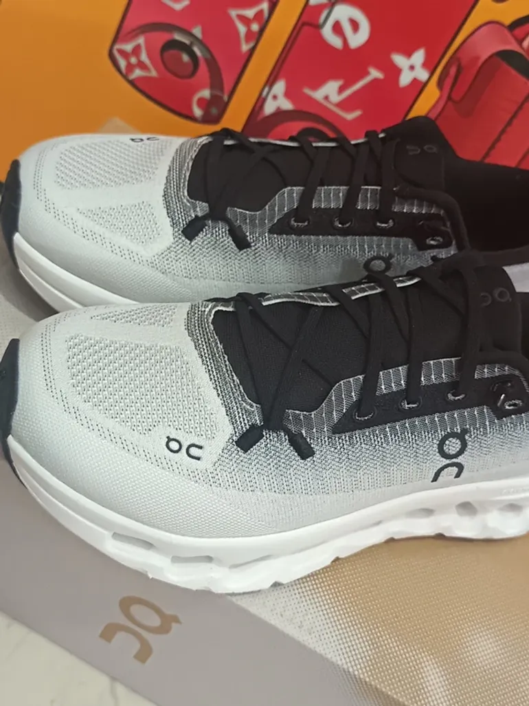 On Running Shoes 2026 bike de segunda mano — imagen 1 de 5