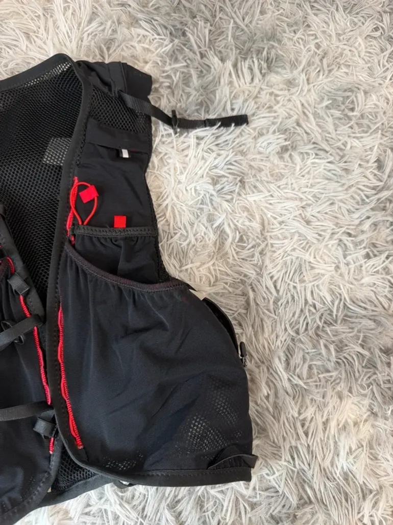 Used Salomon Running Hydration Vest XS/S bike — image 4 of 9