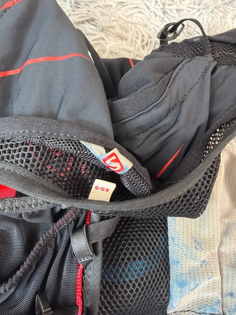 Used Salomon Running Hydration Vest XS/S bike — image 8 of 9
