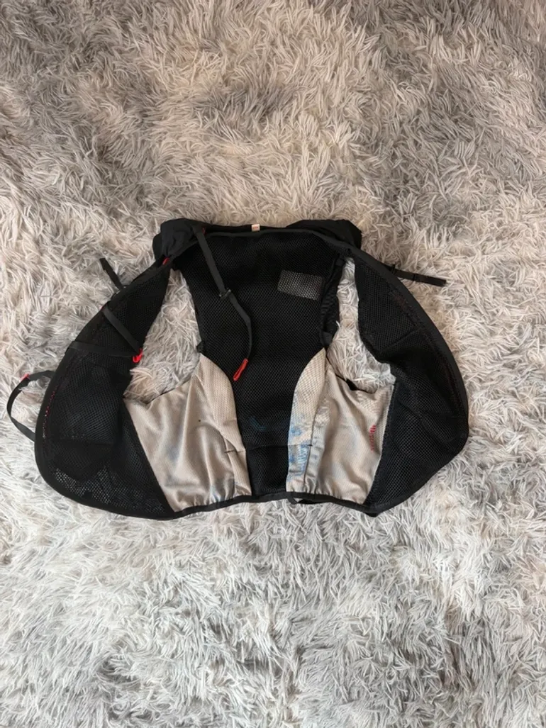 Used Salomon Running Hydration Vest XS/S bike — image 5 of 9
