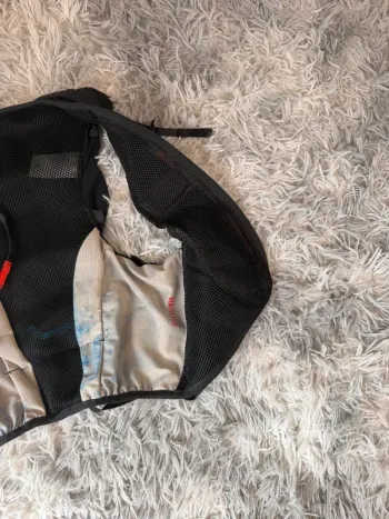 Used Salomon Running Hydration Vest XS/S bike — image 6 of 9