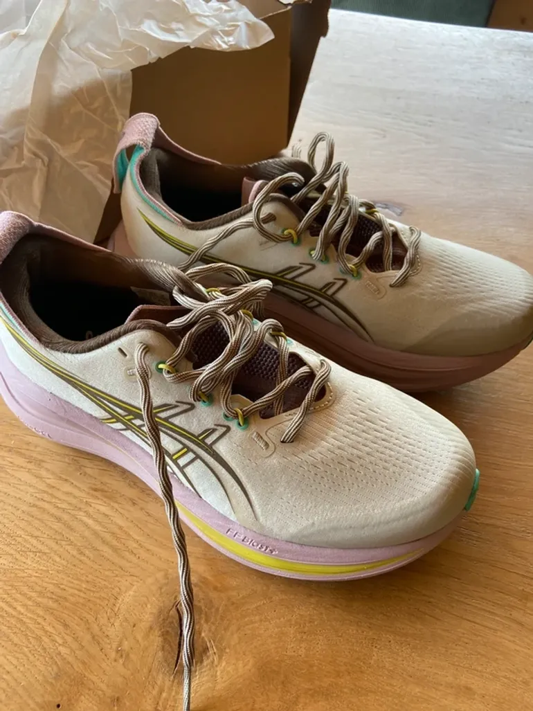 Tweedehands Asics Gel-Nimbus 28 TR bike — afbeelding 1 van 8