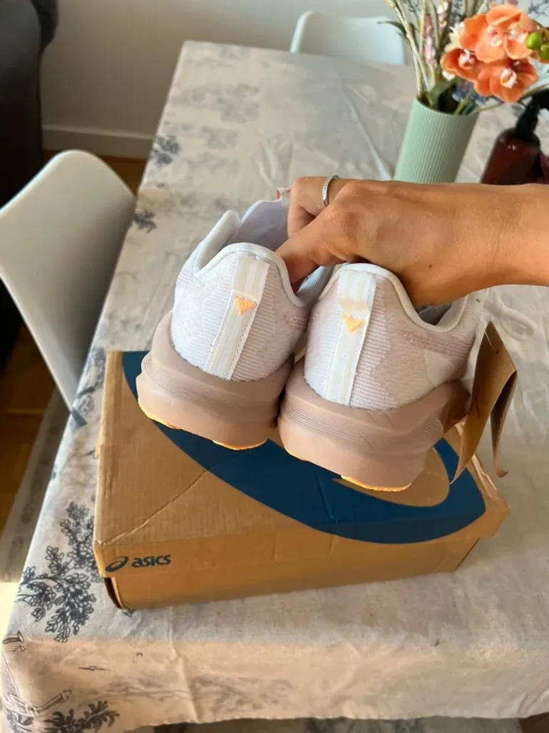 Asics Novablast 5 bike de segunda mano — imagen 5 de 7