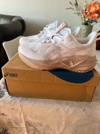 Asics Novablast 5 bike de segunda mano