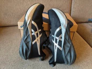 Asics Novablast 5 bike de segunda mano — imagen 4 de 5