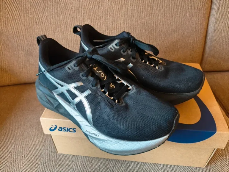 Asics Novablast 5 bike de segunda mano — imagen 2 de 5
