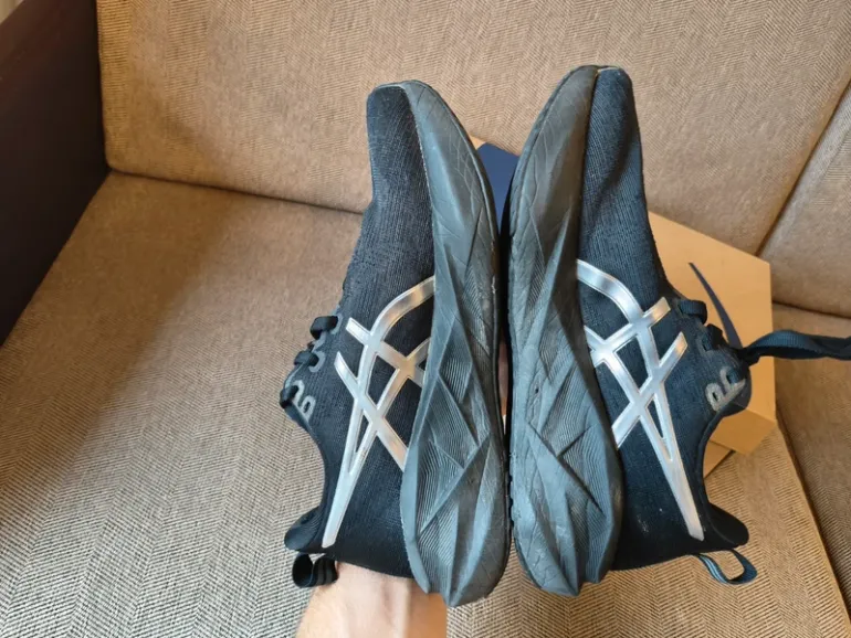 Asics Novablast 5 bike de segunda mano — imagen 3 de 5