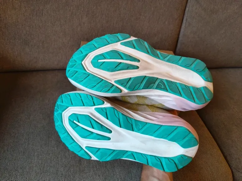 Gebrauchtes Asics Novablast 5 TR bike — Bild 3 von 5