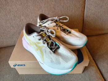 Gebrauchtes Asics Novablast 5 TR bike — Bild 2 von 5
