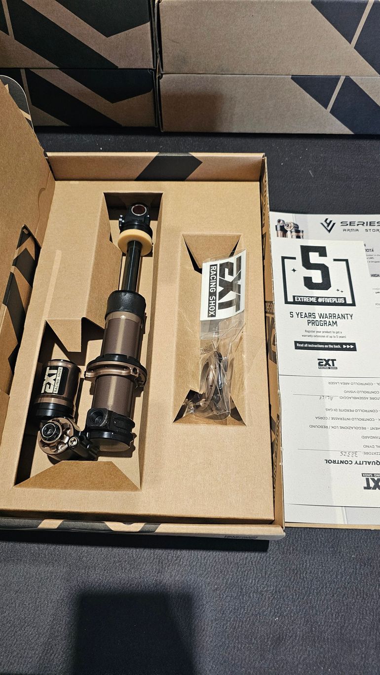 Ext Arma v4 225x70 Coil Shock 2026 bike de segunda mano — imagen 1 de 2