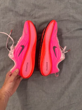 Gebrauchtes Orange ZoomX Invincible Run Flyknit 3 bike — Bild 3 von 5