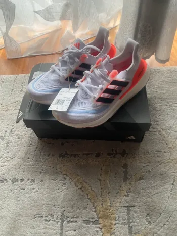 Adidas Ultraboost Light bike de segunda mano