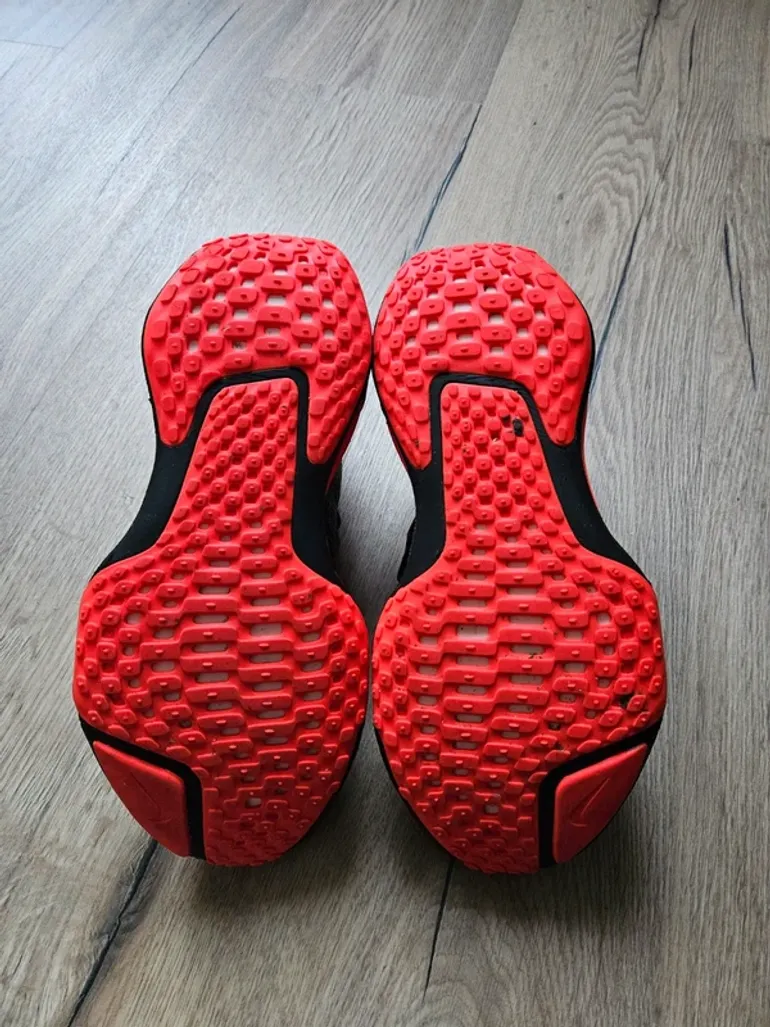 Použité Nike ZoomX Invincible Run 3 bike — obrázek 5 z 8