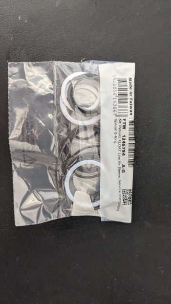 Gebrauchtes Fox Kit: Rebuild, FLOAT Line Air Sleeve, Special Q-Ring (803-00-142) bike — Bild 2 von 2