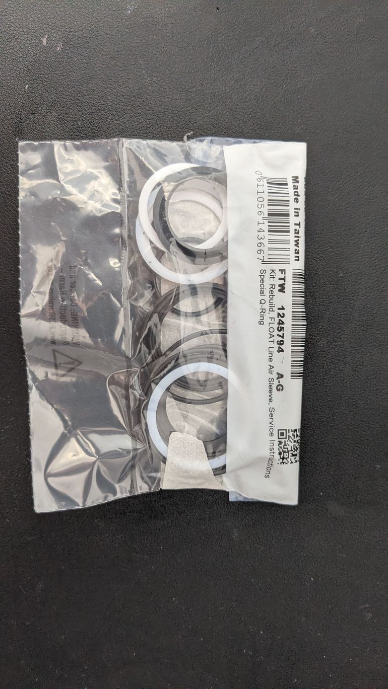 Gebrauchtes Fox Kit: Rebuild, FLOAT Line Air Sleeve, Special Q-Ring (803-00-142) bike — Bild 2 von 2