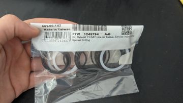 Gebrauchtes Fox Kit: Rebuild, FLOAT Line Air Sleeve, Special Q-Ring (803-00-142) Rear Suspension