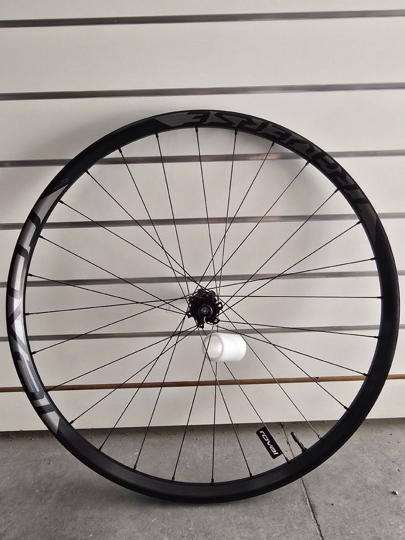 Used Specialized Roval Traverse 27.5" bike — image 5 of 8