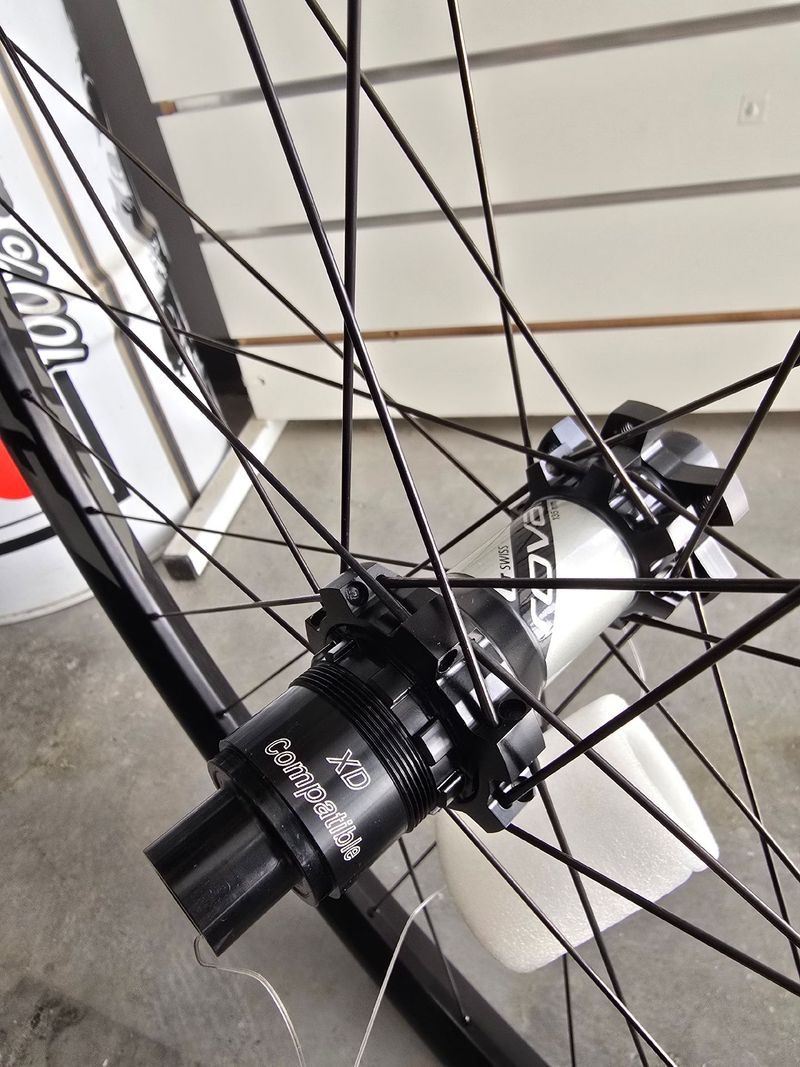 Used Specialized Roval Traverse 27.5" bike — image 6 of 8