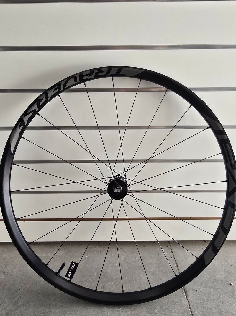 Used Specialized Roval Traverse 27.5" bike — image 2 of 8