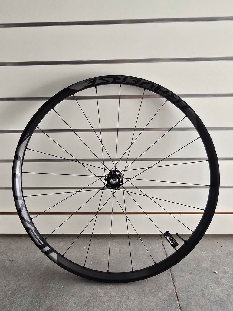 Specialized Roval Traverse 27.5" bike d'occasion — image 1 sur 8