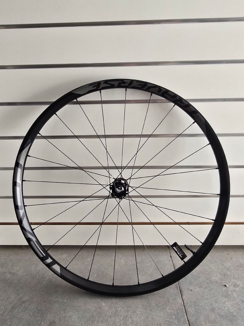 Used Specialized Roval Traverse 27.5" bike — image 1 of 8