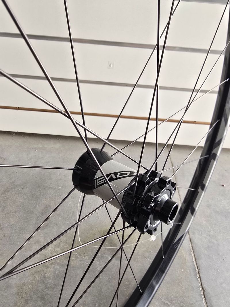 Used Specialized Roval Traverse 27.5" bike — image 3 of 8